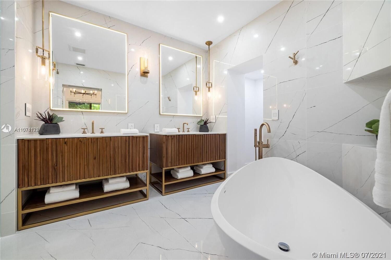 luxury bathroom tiles design
