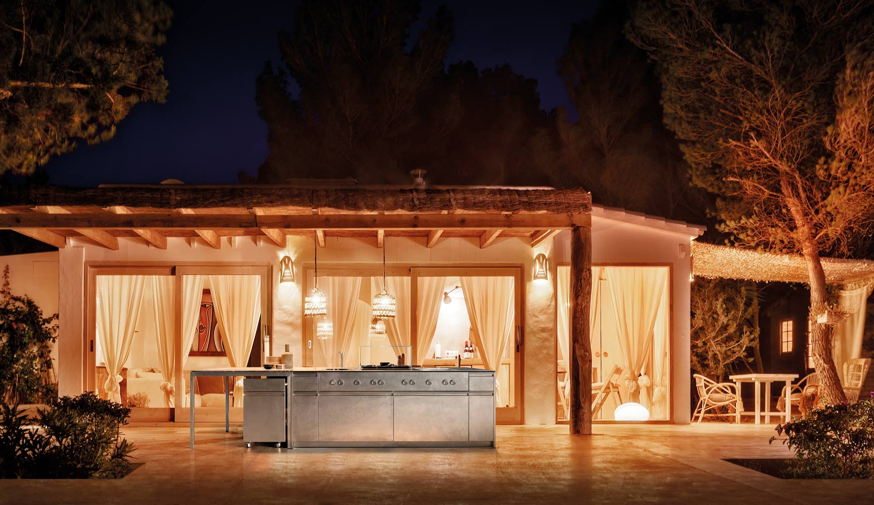 Luxurious outdoor kitchen designs